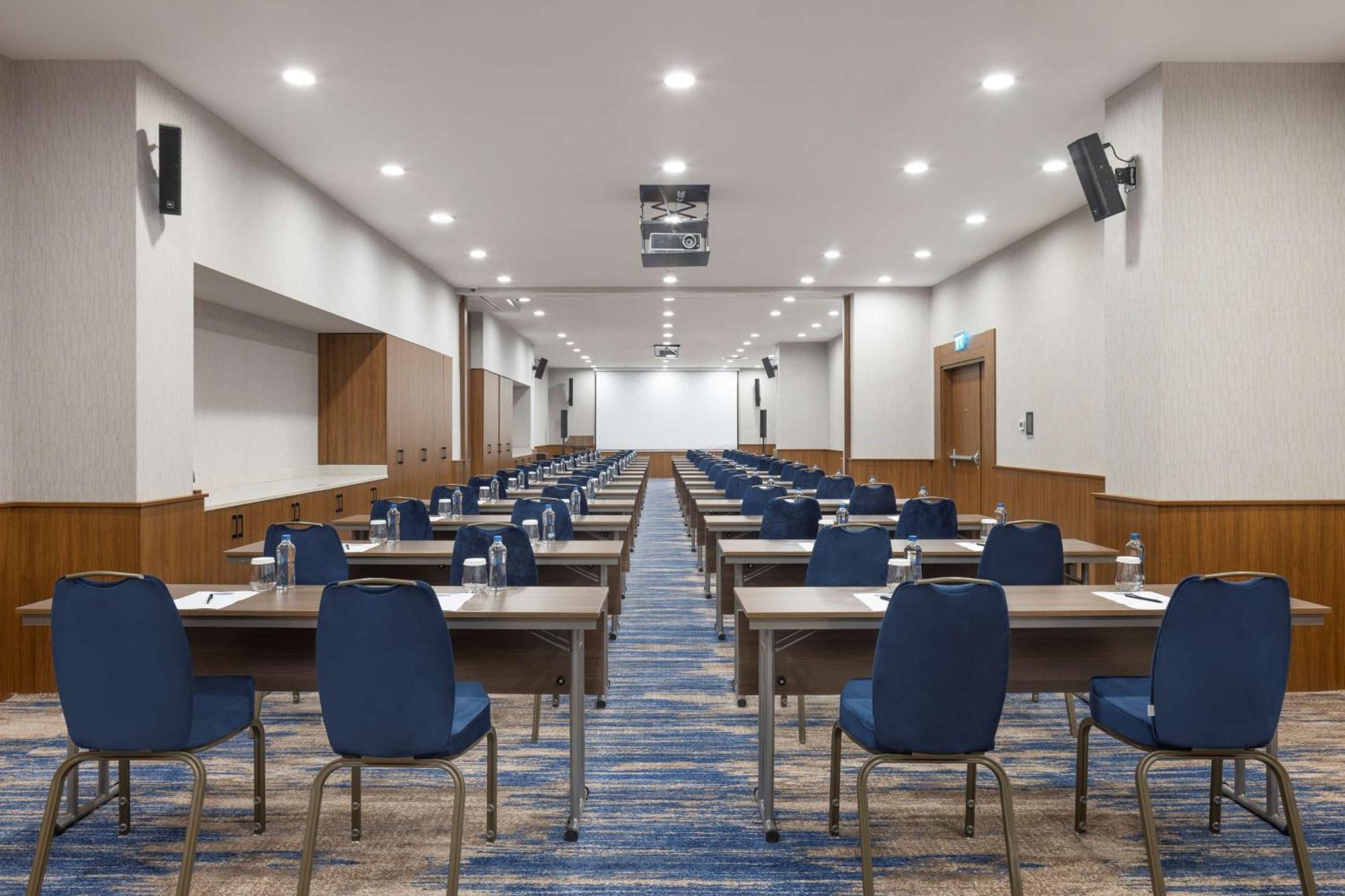 Hampton By Hilton Arnavutkoy Otel 4*